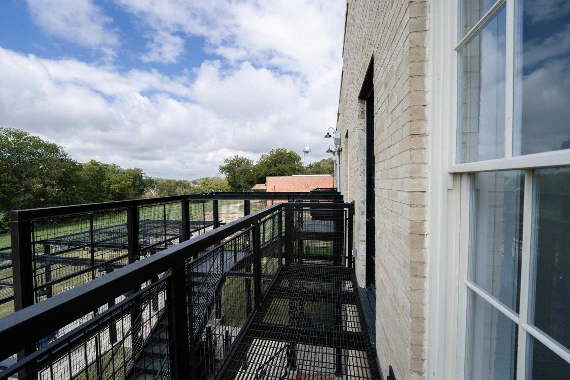 Western 1924 Luxury Lofts Martindale ภายนอก รูปภาพ