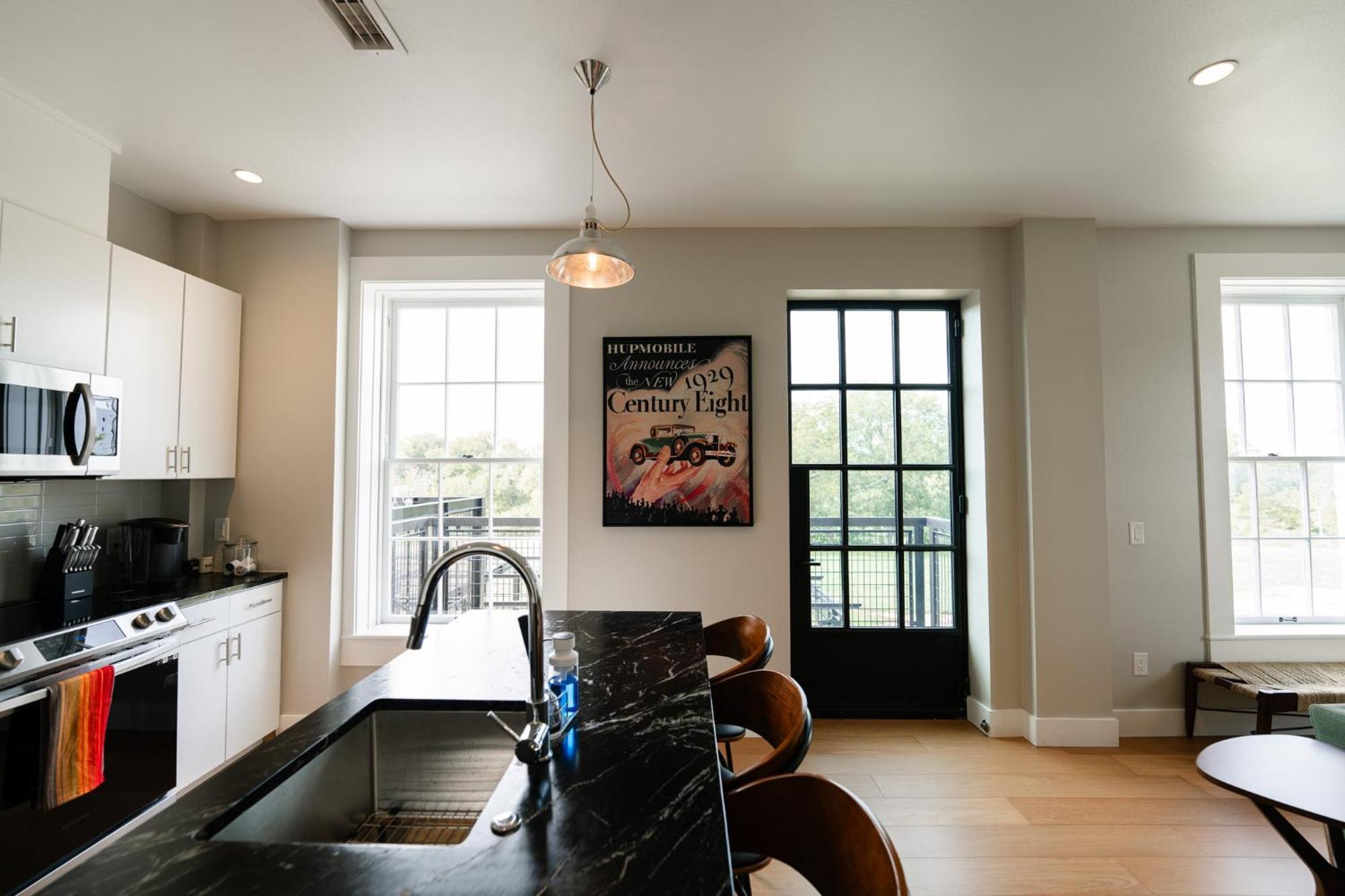 Western 1924 Luxury Lofts Martindale ภายนอก รูปภาพ
