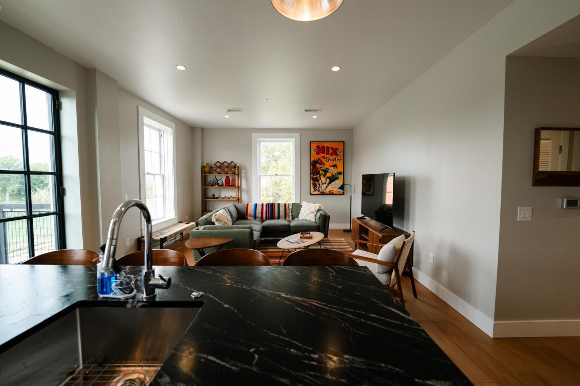 Western 1924 Luxury Lofts Martindale ภายนอก รูปภาพ